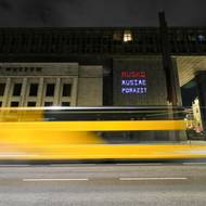 Projekce byla vidět u magistrály.