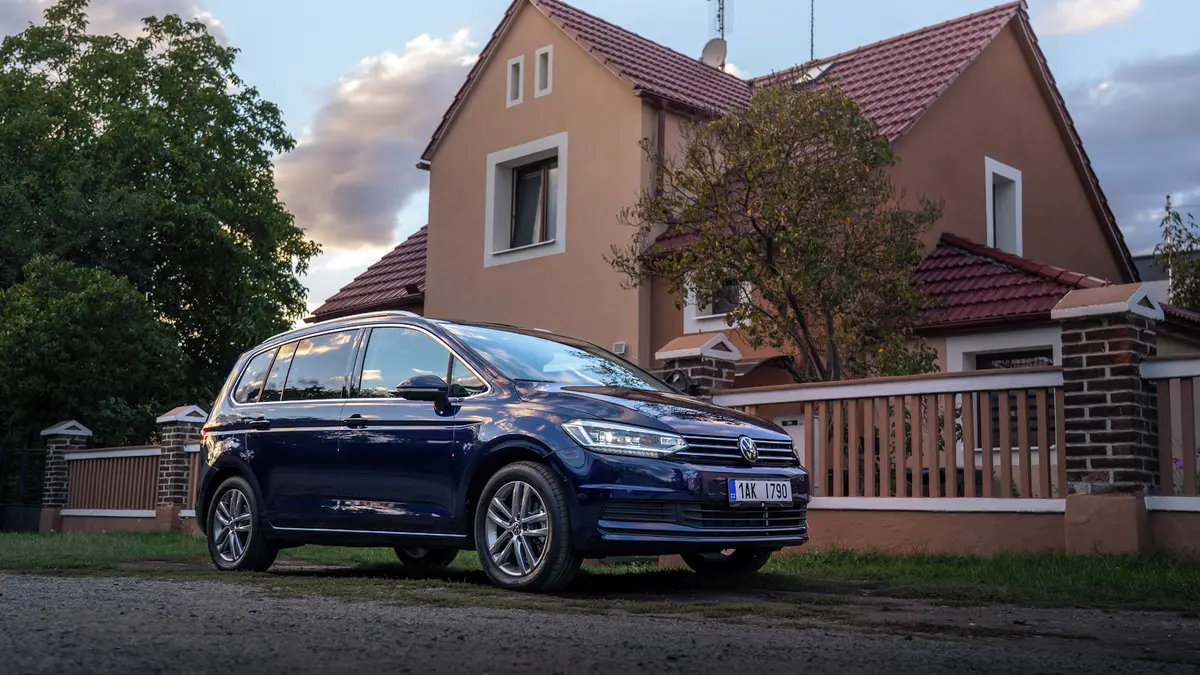Končí jedno z posledních klasických MPV. Volkswagen doprodává tourany