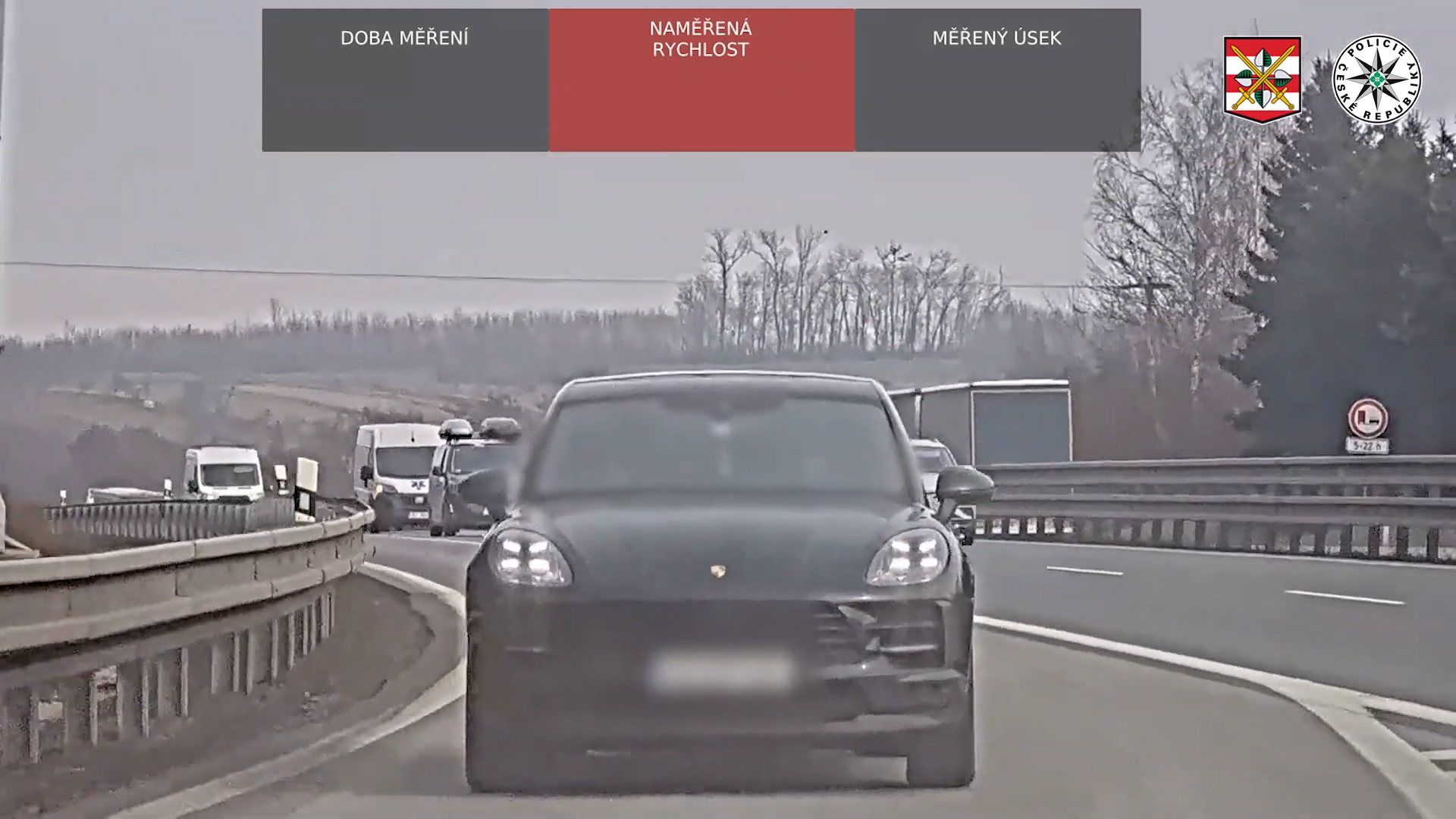 Cizinec v Porsche se hnal po D1 u Brna dvoustovkou