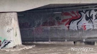 Voda na východě Česka stoupá, řeky hlásí první povodňové stupně