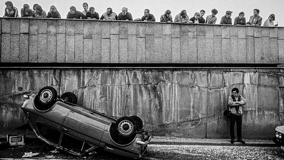 Výstava fotografií Sanitka ukazuje fenomén čumilů, které láká neštěstí