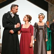 Mladinká Marianne se smiřuje s variantou partnerství z rozumu. Zleva: Jiří Mach, Nikol Wetterová, Alena Antalová a Miroslav Čížek