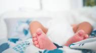 Toxin se v kojeneckém mléce skrýval víc než rok. Rodiče nevědí, kolik ho děti vypily