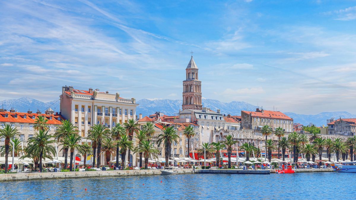 Dost bylo opilých turistů. V chorvatském Splitu chtějí v létě omezit prodej alkoholu  