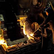 Spoustu práce mají i svářeči.