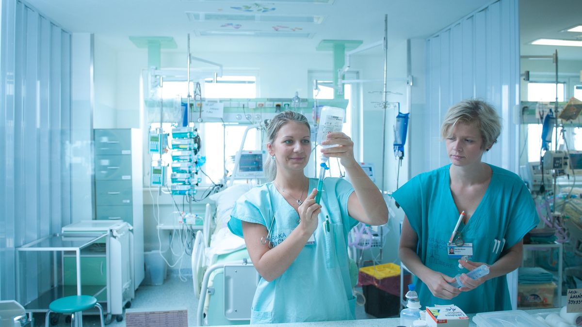 Další problém nemocnice v Litoměřicích. Jednorázové nástroje měla používat opakovaně