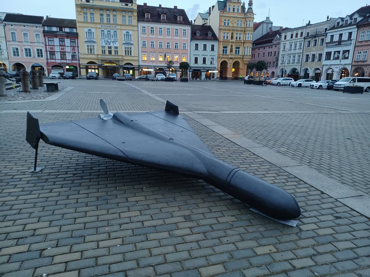 Maketa dronu šáhid v Českých Budějovicícíh