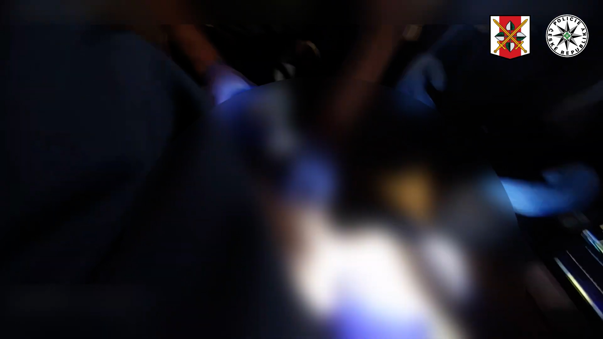 Policisté na Lounsku zachránili staršího muže, resuscitovali ho tři čtvrtě hodiny