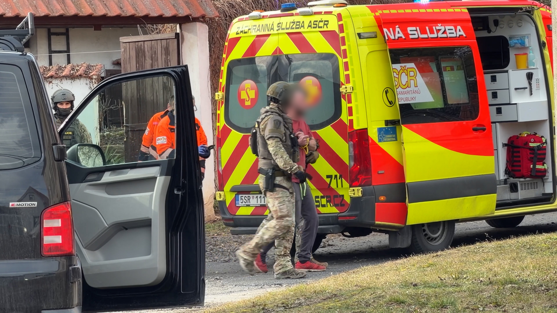 Zdrogovaný muž na Kladensku hlásil, že je ozbrojený. Přijela si pro něj zásahovka