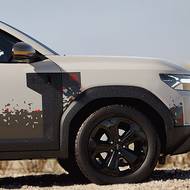 Nejvýraznějším doplňkem je polep spodní části karoserie, unikátní je však i barva krytů zrcátek.