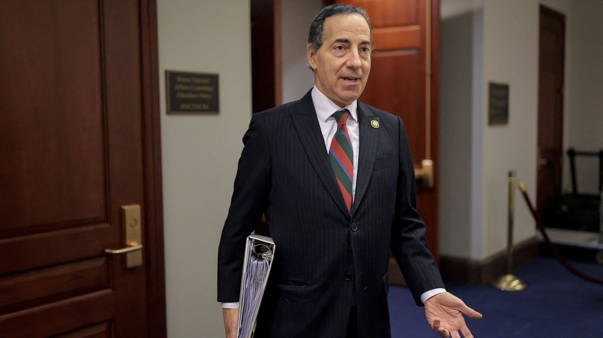 V Epsteinových spisech cenzurovali celý e-mail s předmětem „Trump“ i zmínku o devítileté dívce, řekl kongresman