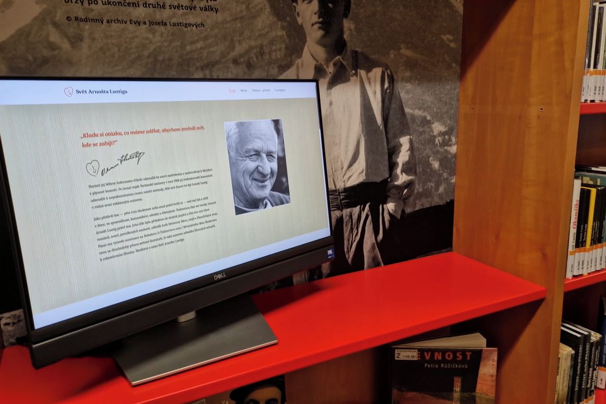 V Brně vznikla Knihovna Arnošta Lustiga, je v ní i jeho soška koně, budík i cibulák 