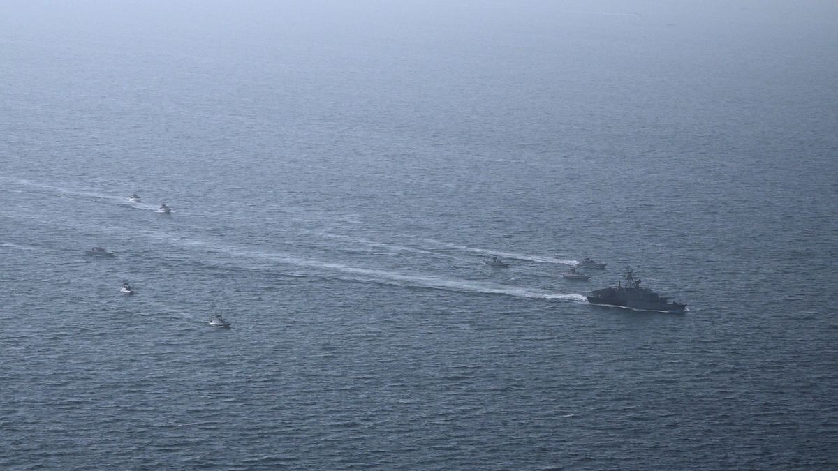 Írán v rámci cvičení odpálil rakety na cíle v Hormuzském průlivu