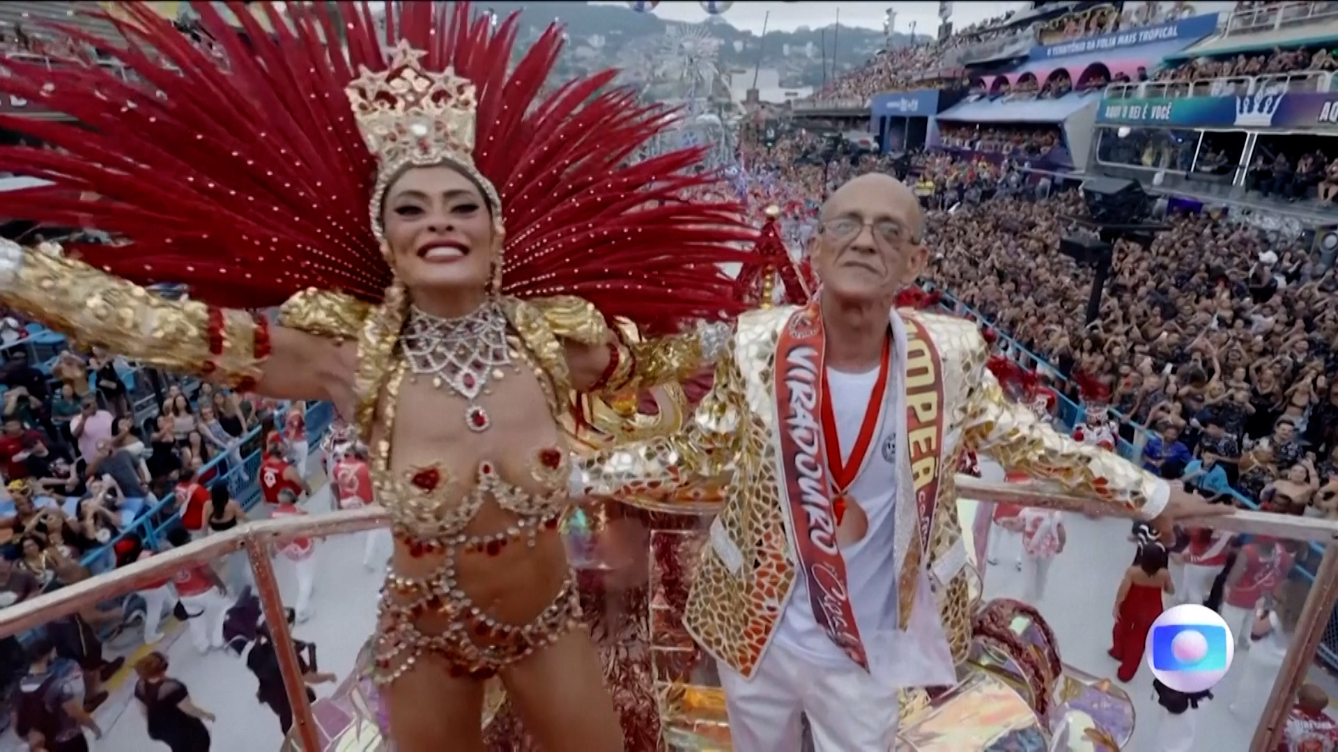 Opulentní kostýmy s minimem látky. V Riu o víkendu vyvrcholil největší karneval světa