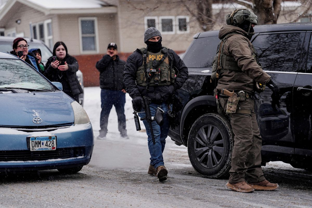 ICE nestíhá provádět prověrky nových rekrutů