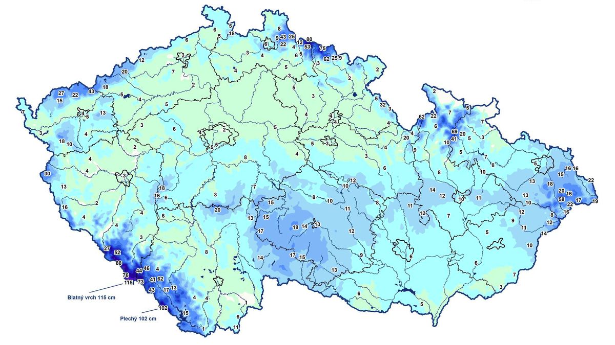 Česko zasypal sníh. V noci napadlo až 30 cm, na Šumavě už leží metr