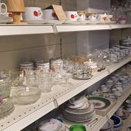 Mnohé z nabízených věcí  zdobily sekretáře babiček a prababiček.