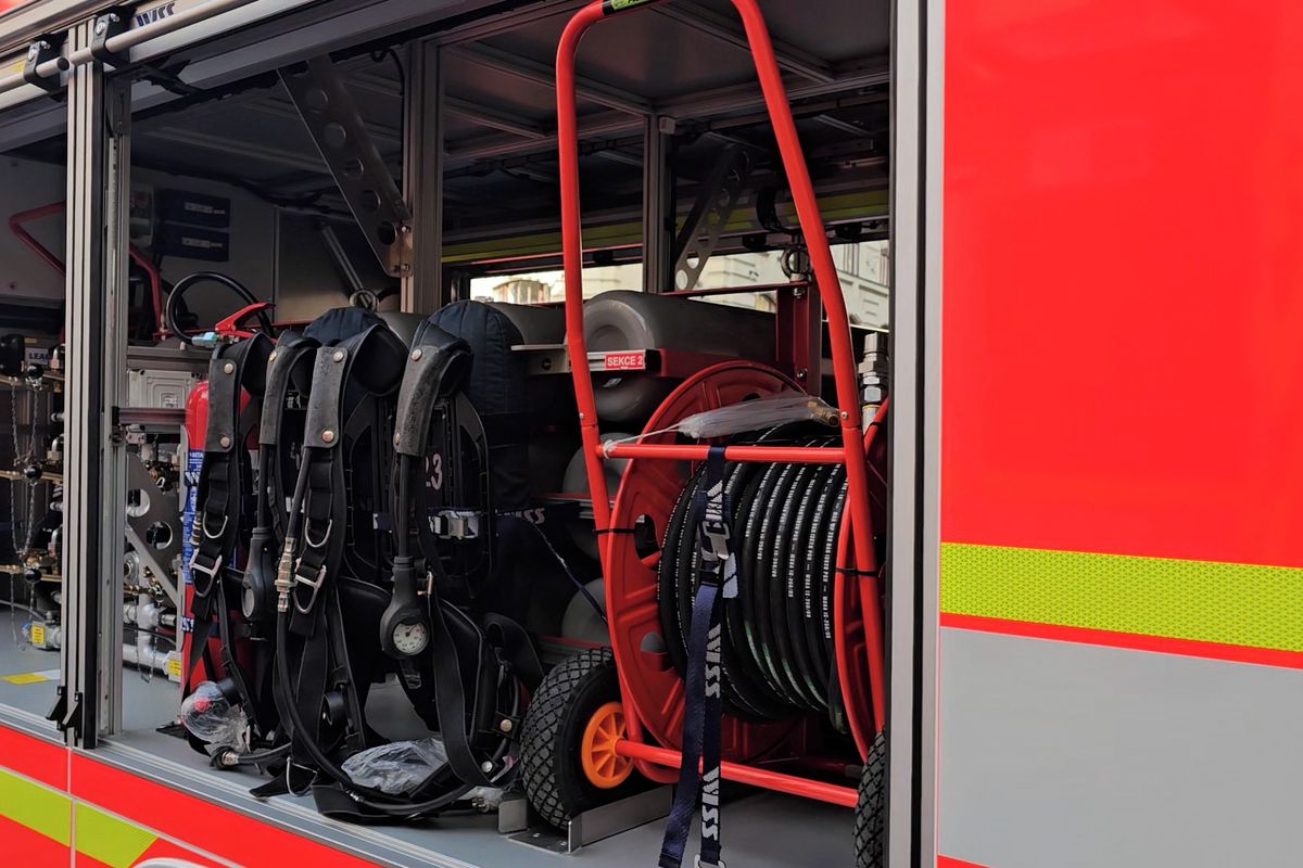 Hasiči v Praze dostali novou techniku za 200 milionů