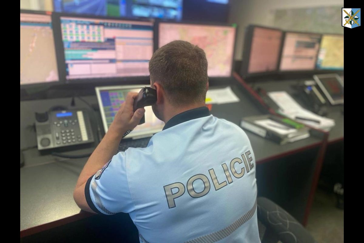 Podvodníci chtěli muži z Ostravy ukrást 1,2 milionu. Při předání peněz chytili kurýra