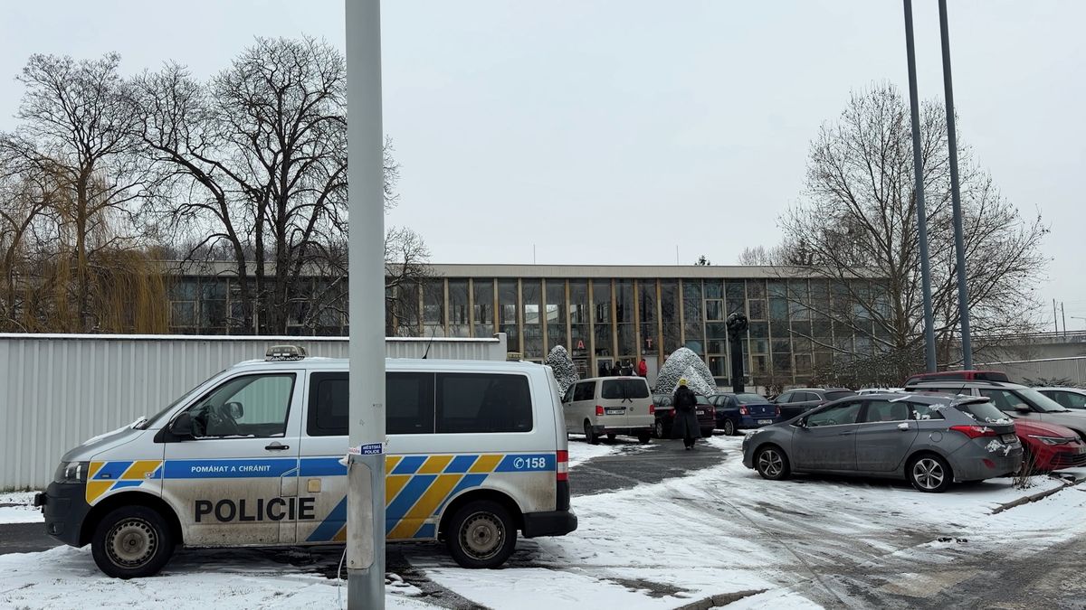 Záhadnou radioaktivní látku mohl do budovy pražského Matfyzu přinést někdo zvenčí