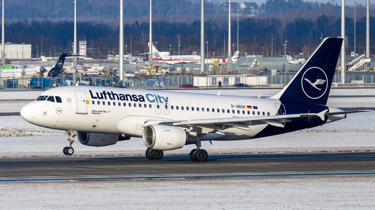 Pět set cestujících strávilo noc v letadlech na mnichovském letišti