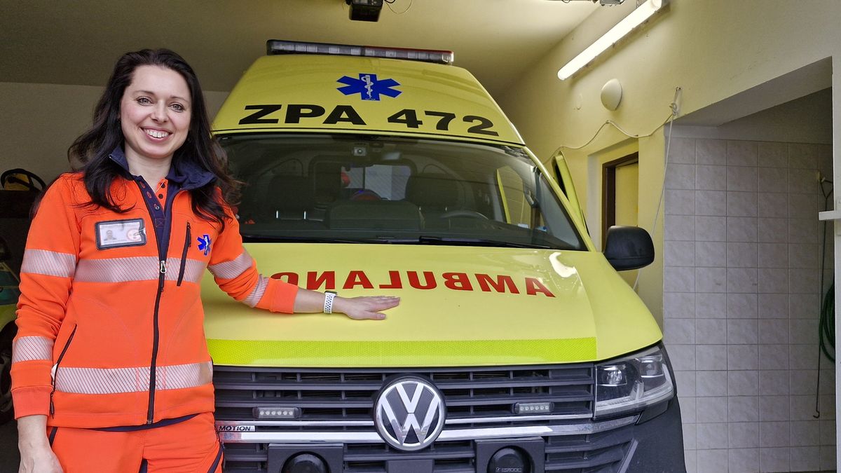 Dvě služby, dva porody v sanitce. Záchranářka z Orlickoústecka pomohla na svět dvěma holčičkám