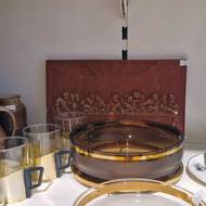 Mezi nabízenými předměty je i tato keramická Poslední večeře Páně, vytvořená podle slavného díla Leonarda da Vinciho.