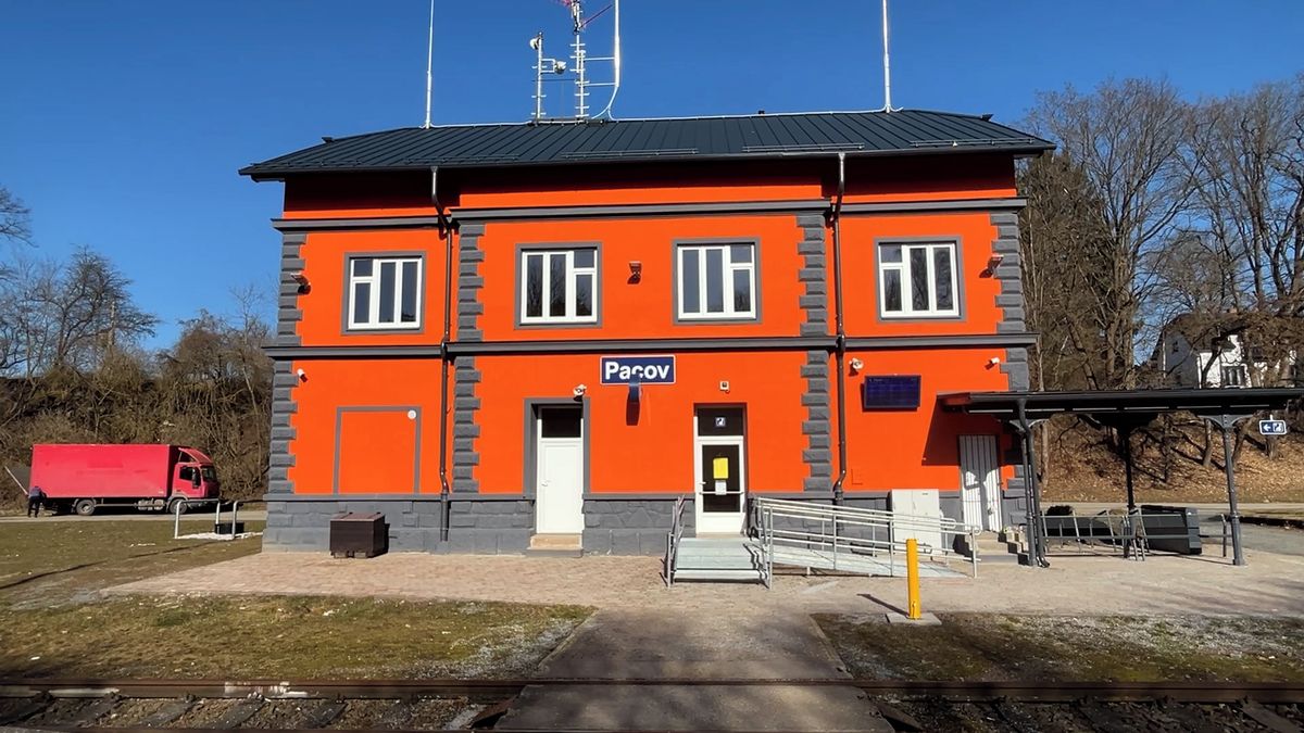 Nádraží v Pacově přirovnávají po rekonstrukci k nevěstinci