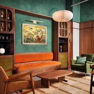 Komornější částí je lounge určený pro rozhovory o kartách.