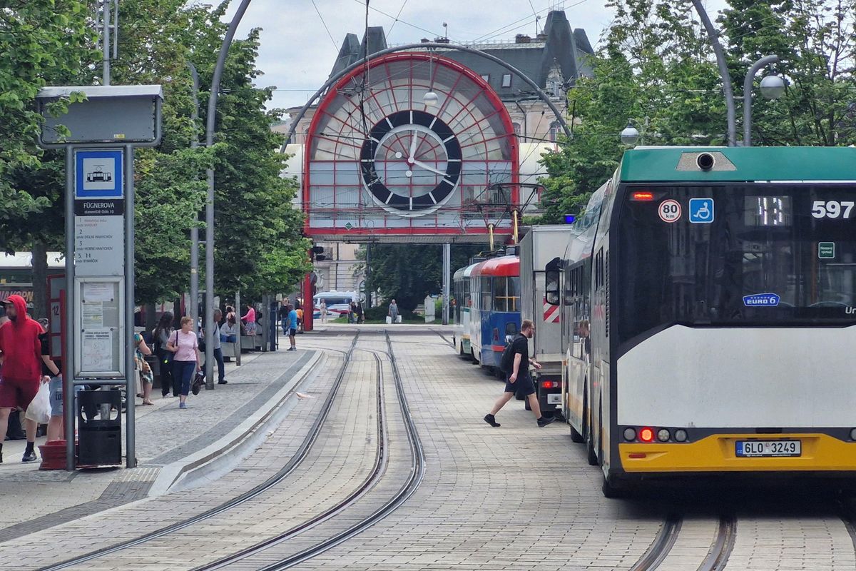 Liberec zdraží papírové jízdenky kupované u řidiče. Chce cestující donutit, ať si je opatří jinde