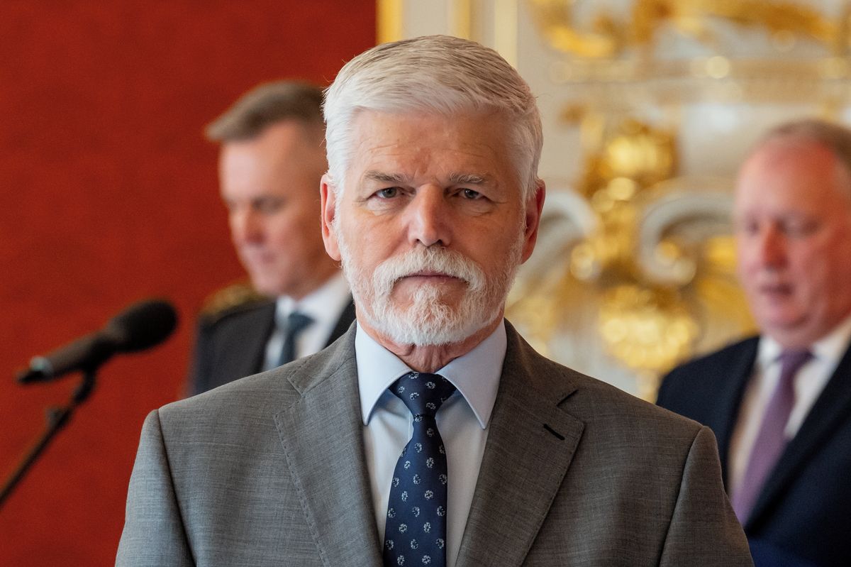 Lidé hodnotí prezidenta pozitivně. Nejvíce v tom, jak reprezentuje zemi a dbá o vážnost úřadu