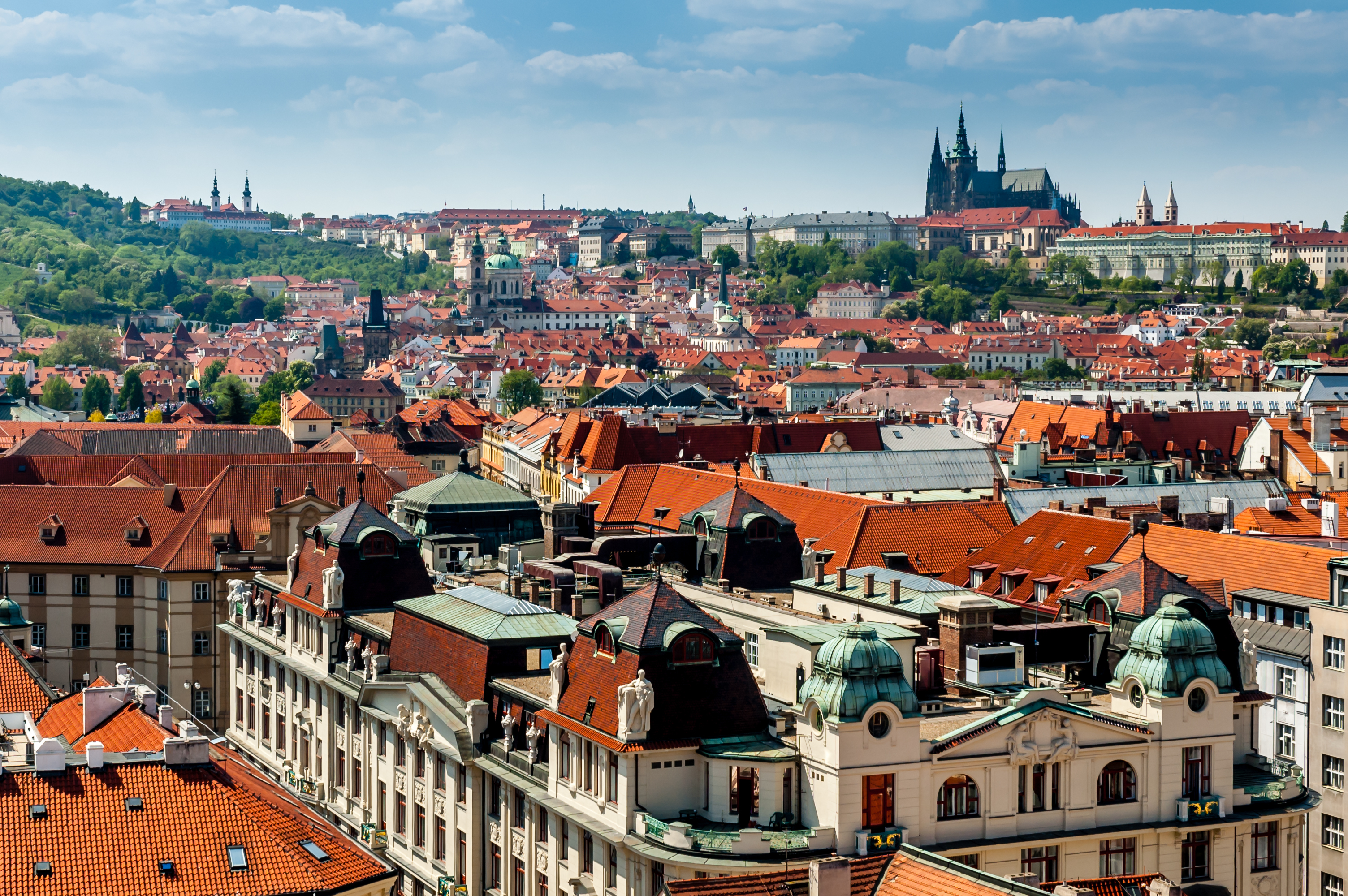 Opoziția muốn hạn chế cho thuê ngắn hạn và đưa eTurista trở lại. Bộ trưởng thiên về đề xuất riêng