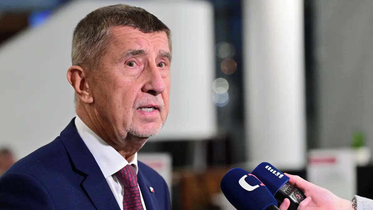 S Macronem Ukrajinu řešit nebudu, velvyslanec šíří dezinformace, prohlásil Babiš