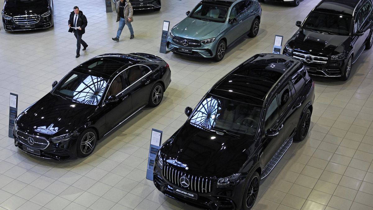 Do Ruska míří z Číny desítky tisíc aut obcházejících sankce