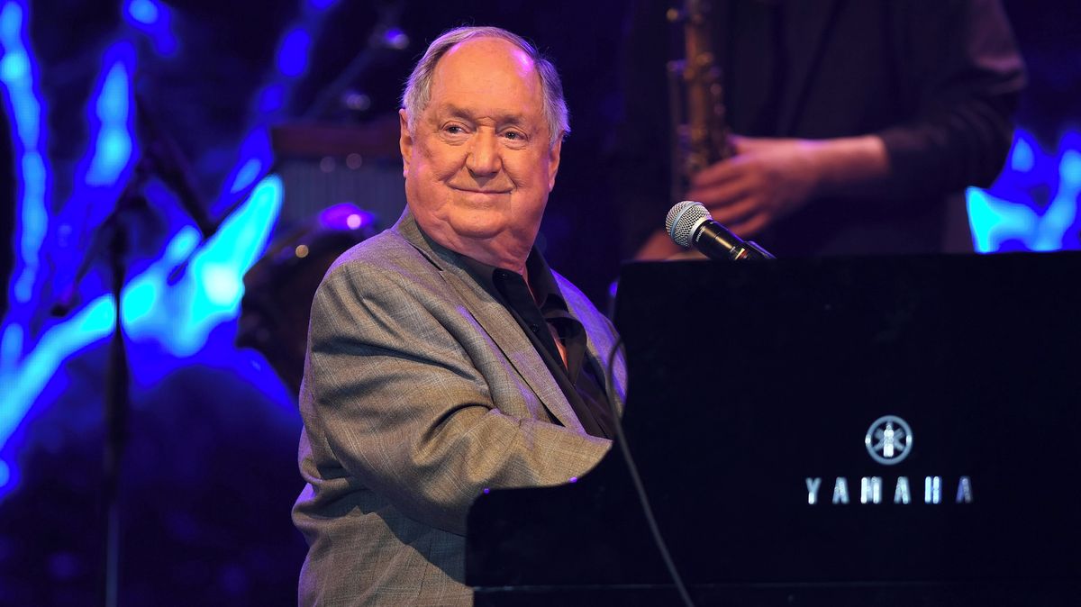 Zemřel zpěvák Neil Sedaka