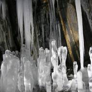 V roce 2017 přála zima v Petrově skále stalaktitům i stalagmitům.