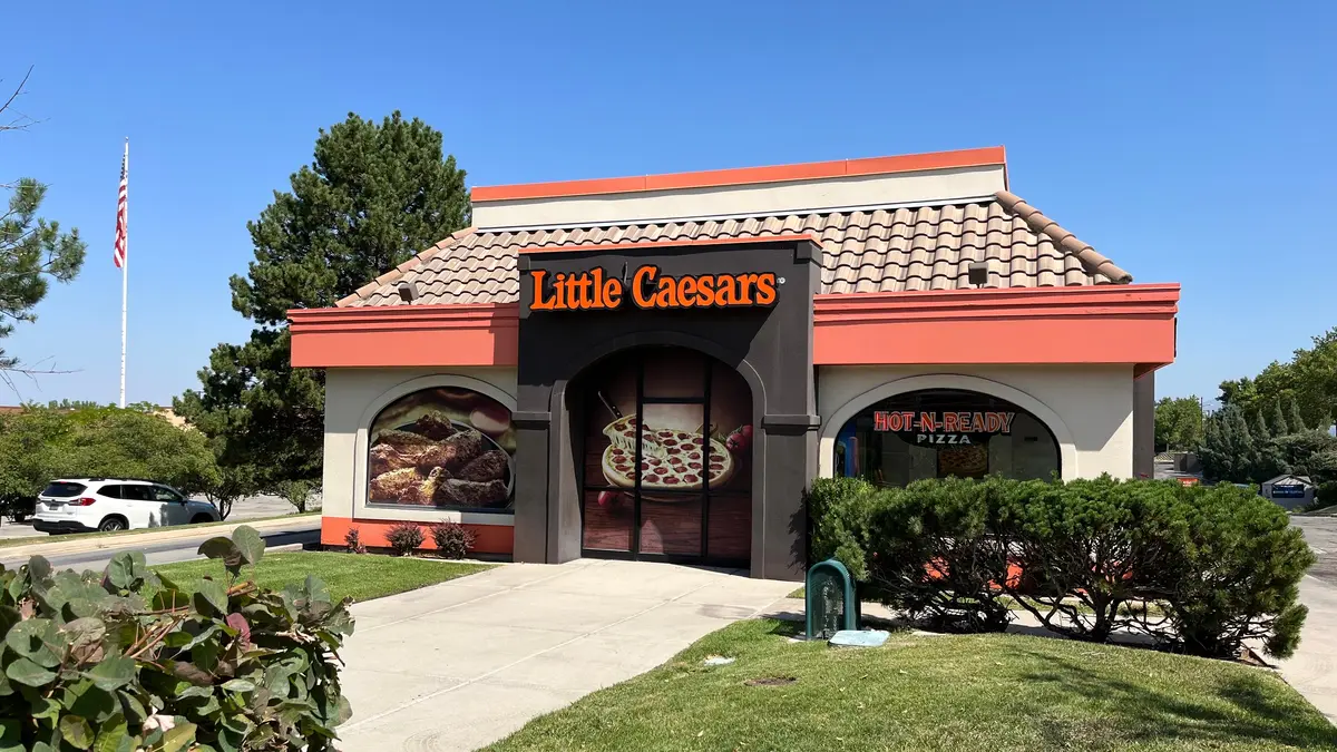 Američan se vloupal do fastfoodu a začal prodávat pizzu