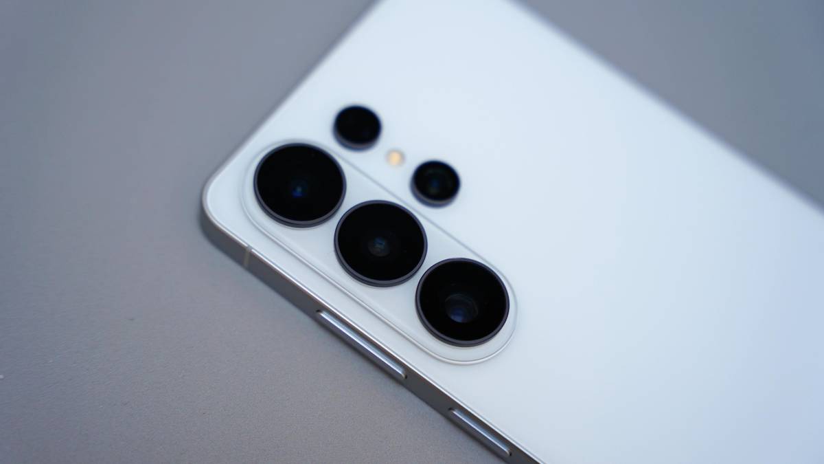 Detailní pohled na fotoaparát modelu Galaxy S26 Ultra