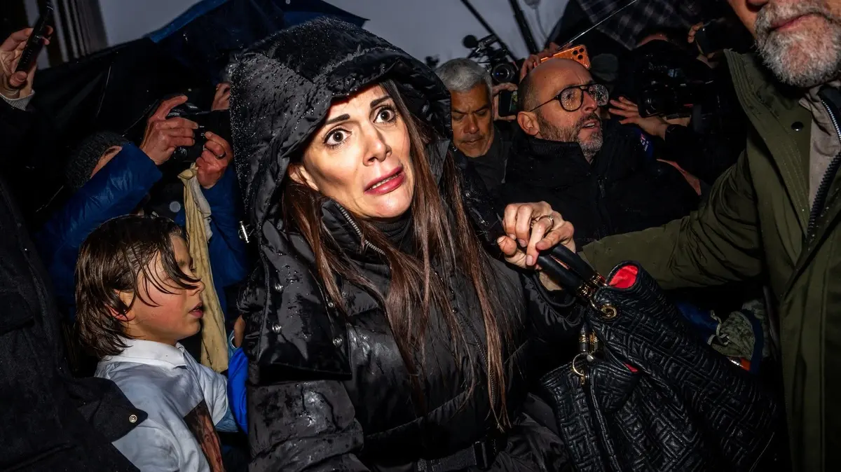 Podívej se mi do očí, křičel chlapec na majitelku švýcarského baru. V plamenech zahynul jeho bratr