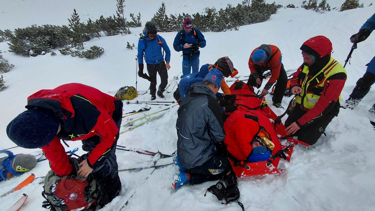 Ve Vysokých Tatrách strhla lavina českého turistu, naštěstí zůstal na jejím povrchu