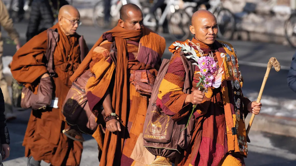 Pochod za mír. Mniši ušli 3700 kilometrů z Texasu do Washingtonu, jeden přišel o nohu