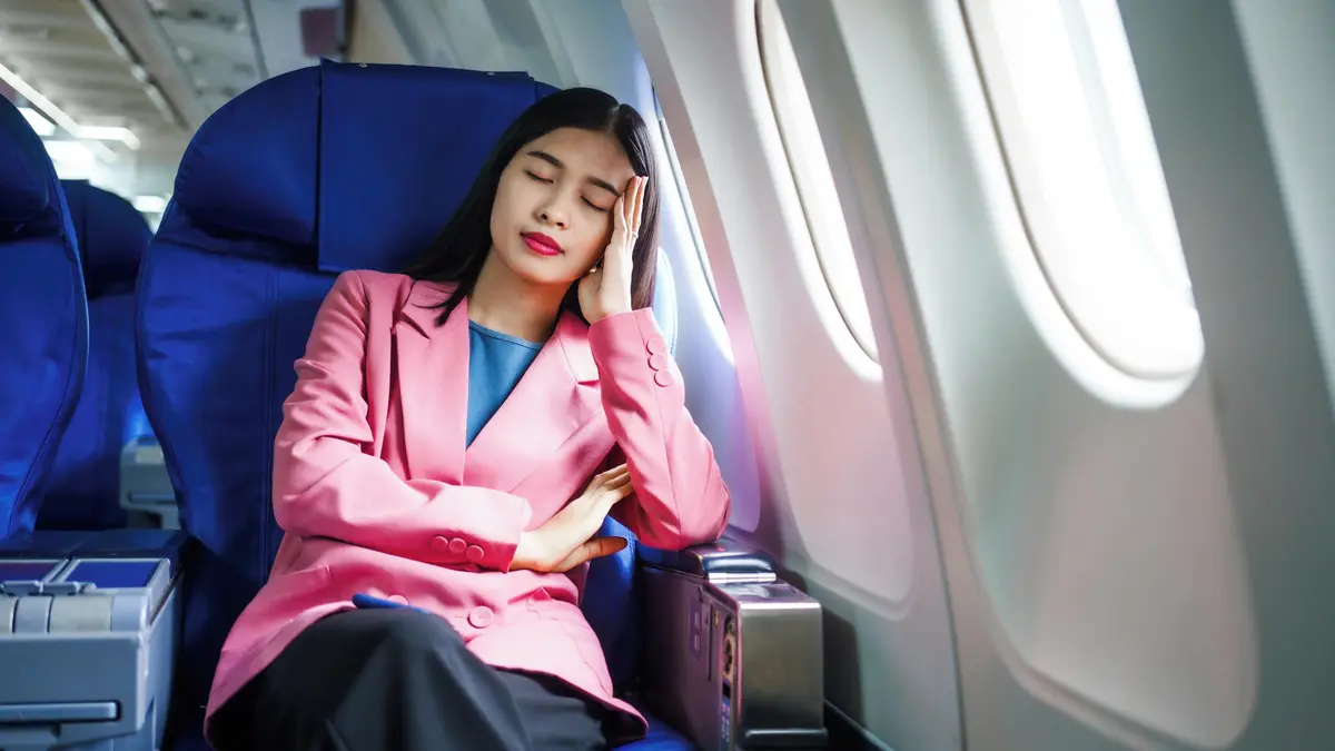 Sedíte v letadle rádi u okýnka? Podle letušky se jedná o nejhorší místo pro pleť