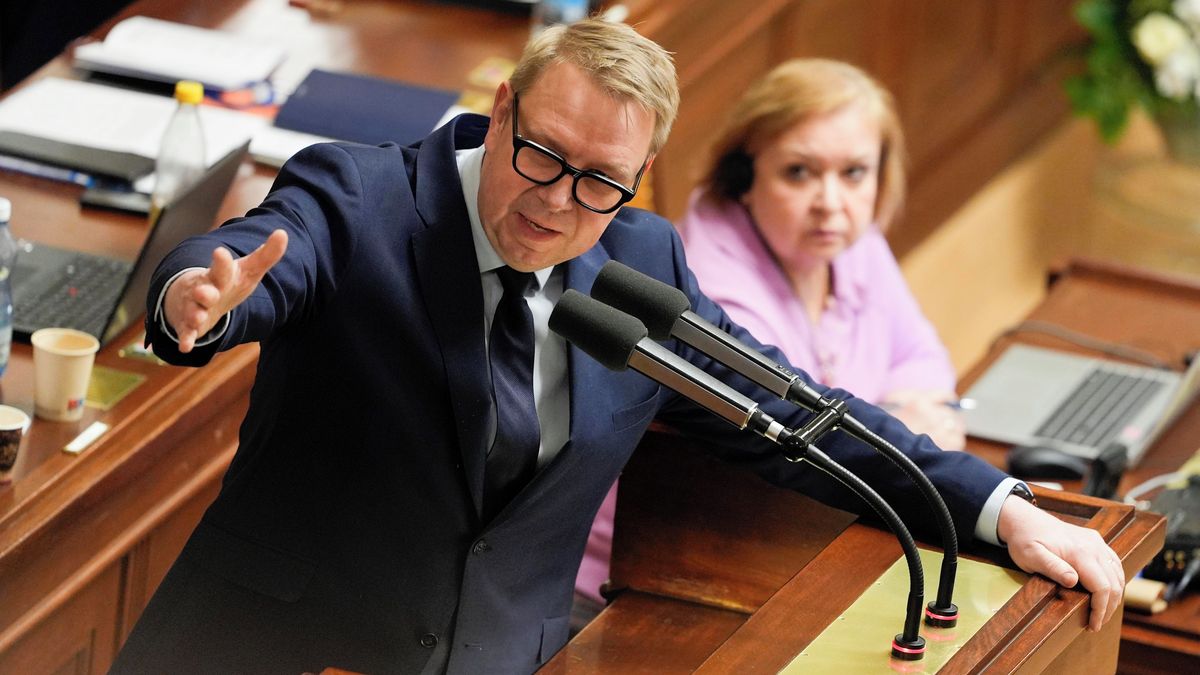 Juchelka změnil názor. Nechá podrobněji propočítat, kolik bude stát zrušení penzijní reformy