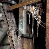 Stanice byla 45 let bez větší rekonstrukce. A na mnoha místech je to vidět.