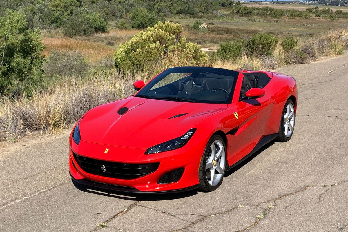 Francouzský bezdomovec jezdil ve ferrari, na dávkách získal miliony