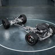 Podvozek nabídne aktivní tlumiče, řízení zadních kol a režim driftování.