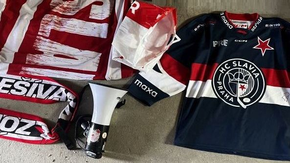 Maskovaní fanoušci v Jihlavě zbili a okradli slávisty, policie jich obvinila sedm včetně jedné ženy