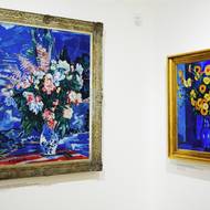 Osobitou estetiku děl podtrhují i výrazné rámy.