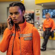 Jednu z hlídaček skladů Naomi hraje Georgina Campbellová, známá kupříkladu z hororu Barbar.