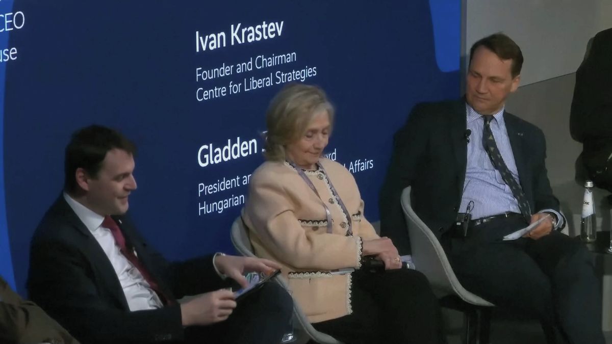 Ostuda, okresní přebor mezi elitou. Opozice cupuje Macinkovo mnichovské vystoupení